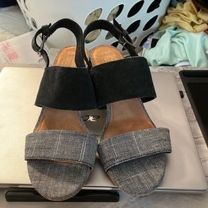 Toms women’s black sandals size 6.5